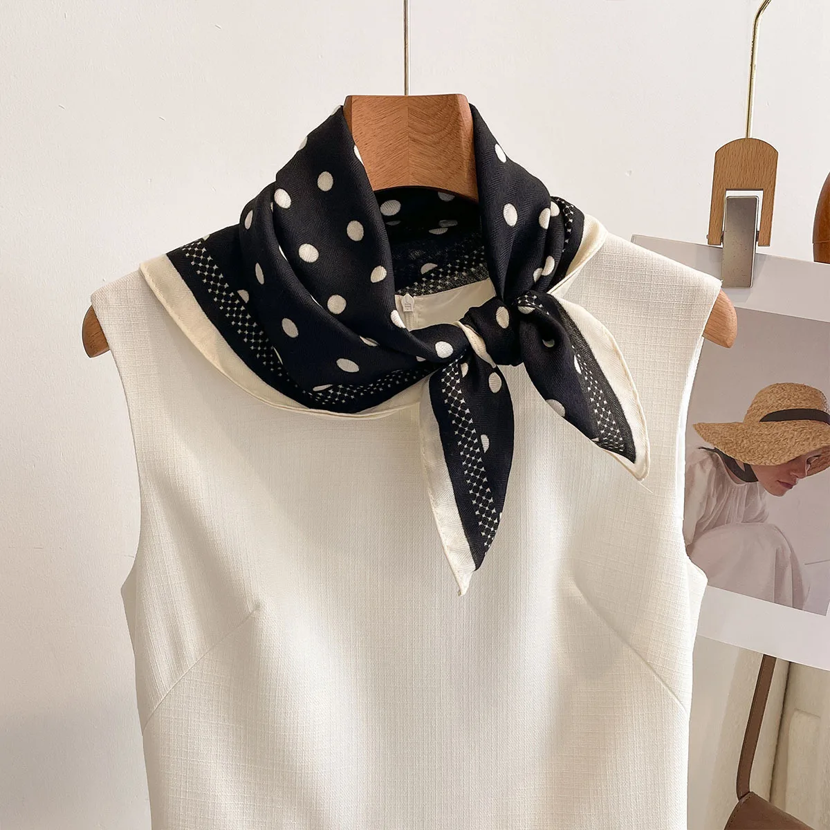 Luxury Polka Dot Printed Squar - Silk Neck Scarf avaliação e preço