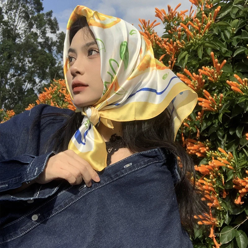 70cm Square Lemon Print Yellow - Ascot Neck Scarf avaliação e preço