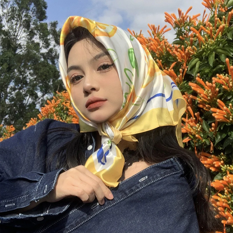 70cm Square Lemon Print Yellow - Ascot Neck Scarf avaliação e preço