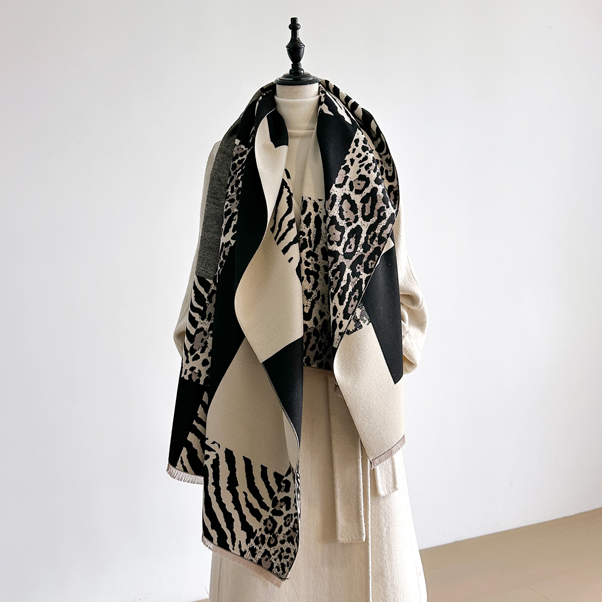 New Brand Elegance Two-Sided L - Woven Scarf Blanket avaliação e preço