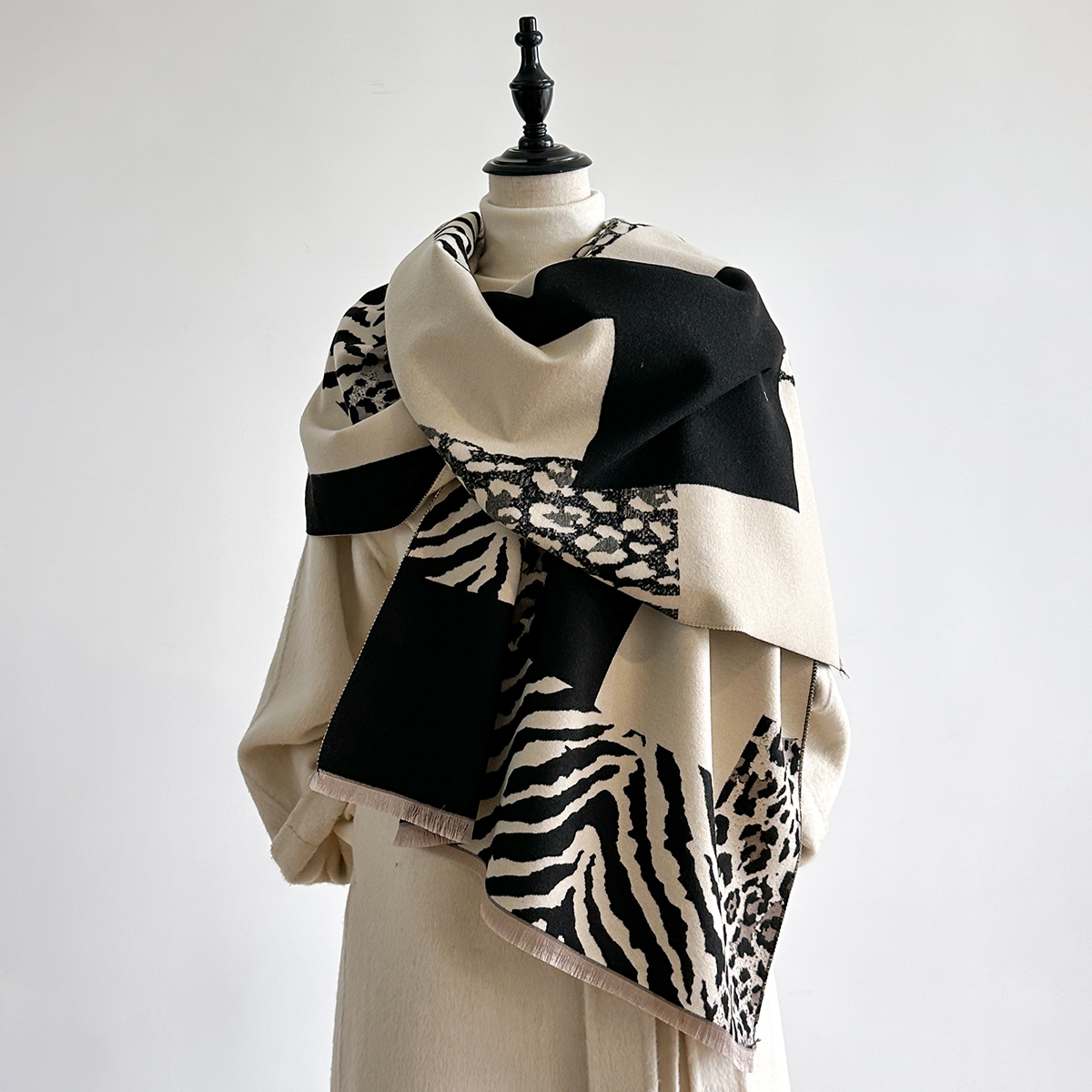 New Brand Elegance Two-Sided L - Woven Scarf Blanket avaliação e preço