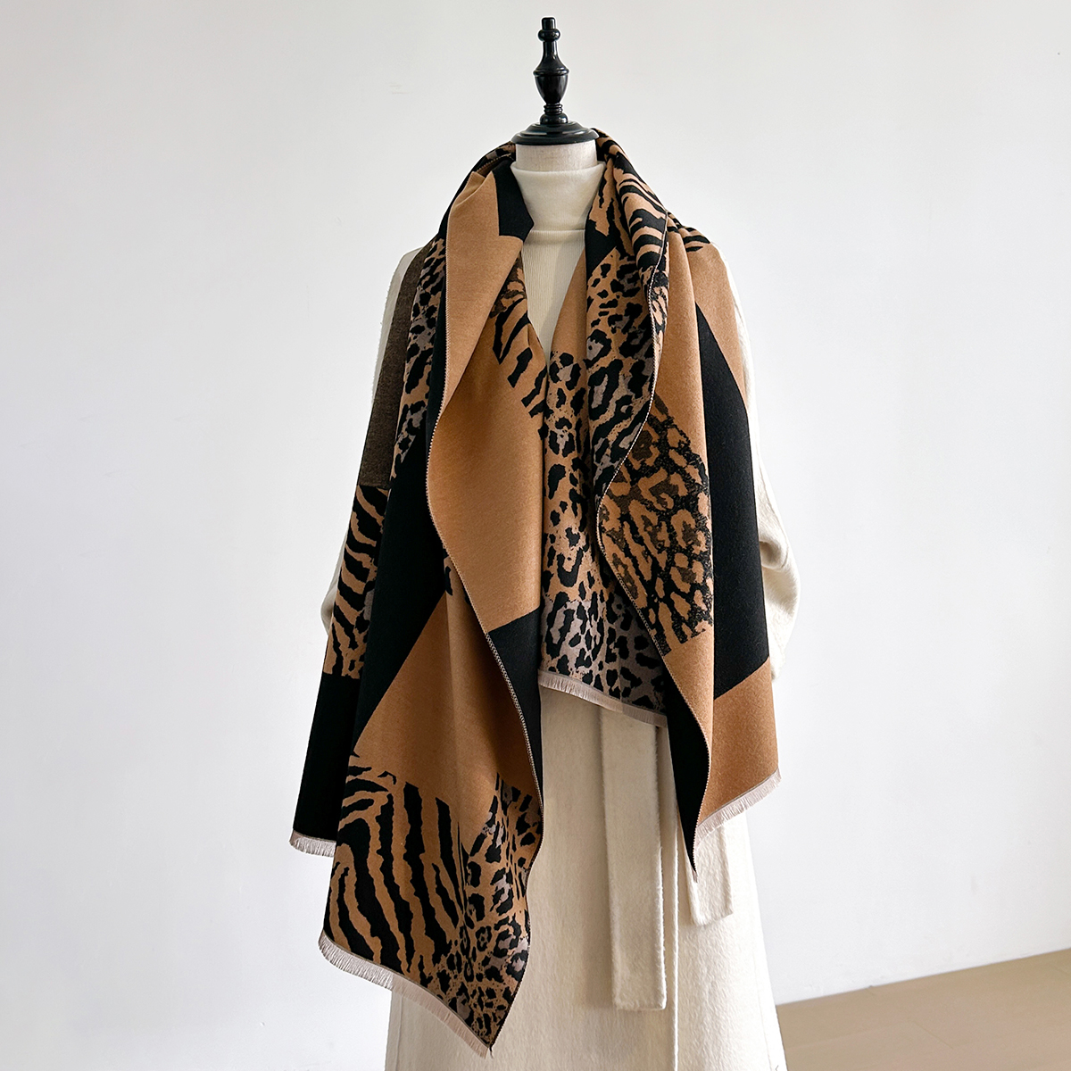 New Brand Elegance Two-Sided L - Woven Scarf Blanket avaliação e preço