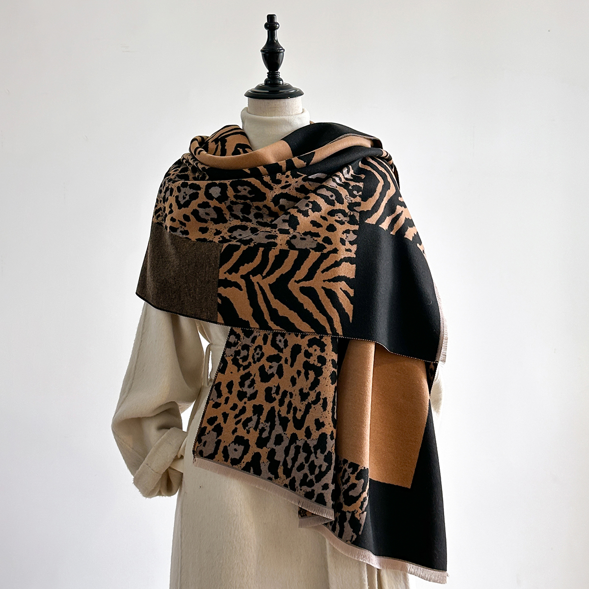 New Brand Elegance Two-Sided L - Woven Scarf Blanket avaliação e preço