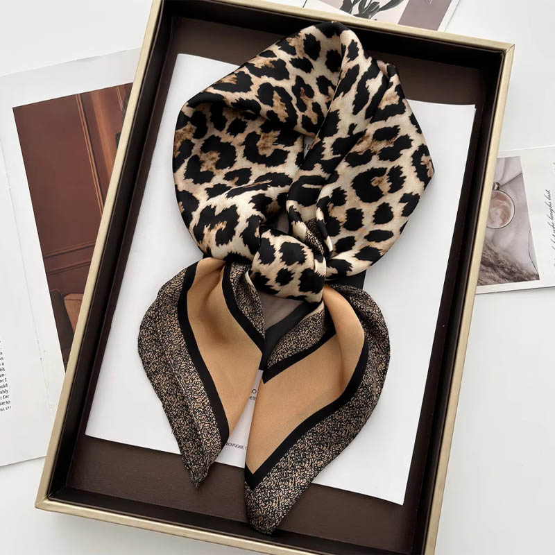 Luxury Leopard Print Female Sa - Ascot Neck Scarf avaliação e preço