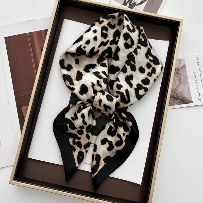 Luxury Leopard Print Female Sa - Ascot Neck Scarf avaliação e preço