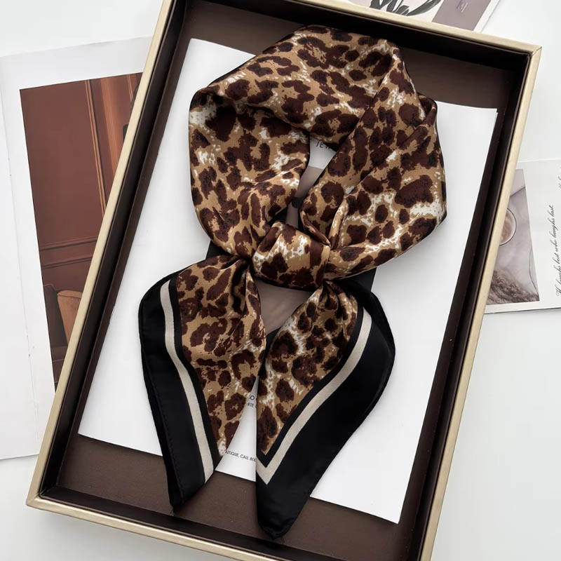 Luxury Leopard Print Female Sa - Ascot Neck Scarf avaliação e preço