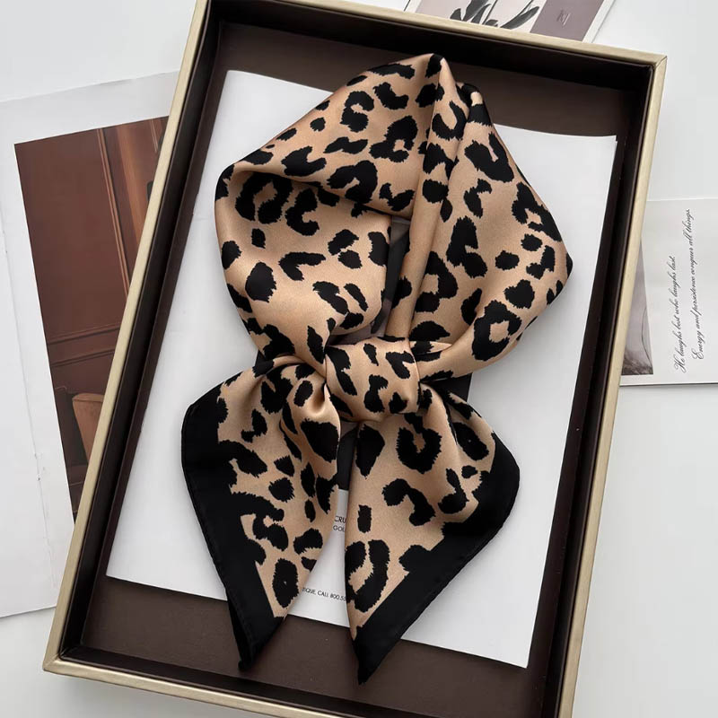Luxury Leopard Print Female Sa - Ascot Neck Scarf avaliação e preço